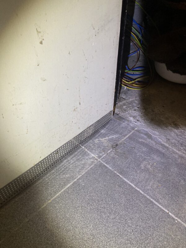 RVS wering strip